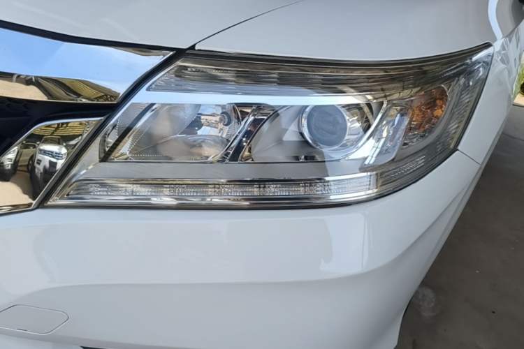 Used Honda Crider 2015 1.8L automatic luxury edition Left Front Headlight