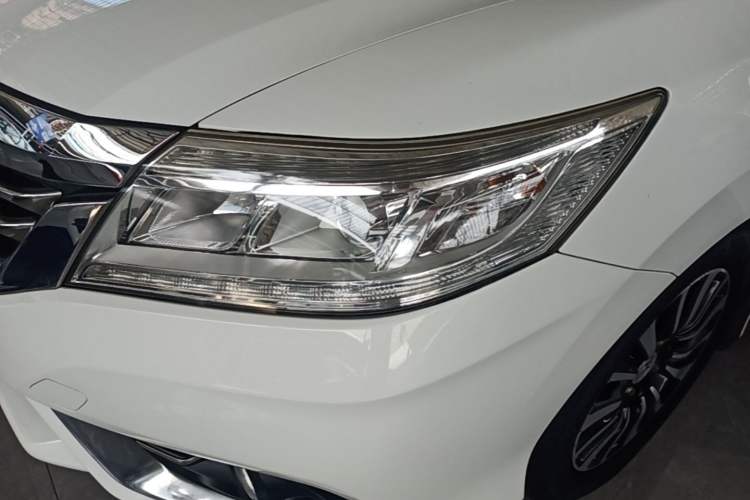 Used Honda Crider 2015 1.8L Automatic Ultra-Configured Limited Edition Left Front Headlight