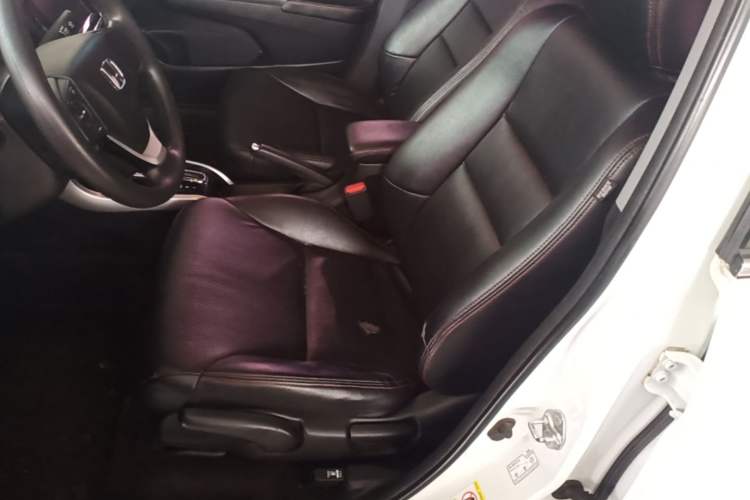 Used Honda Crider 2015 1.8L Automatic Ultra-Configured Limited Edition Left Front Seat