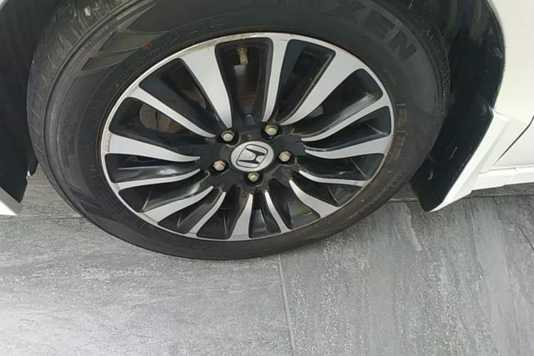 Used Honda Crider 2015 1.8L automatic comfort version Left Front Wheel Hub