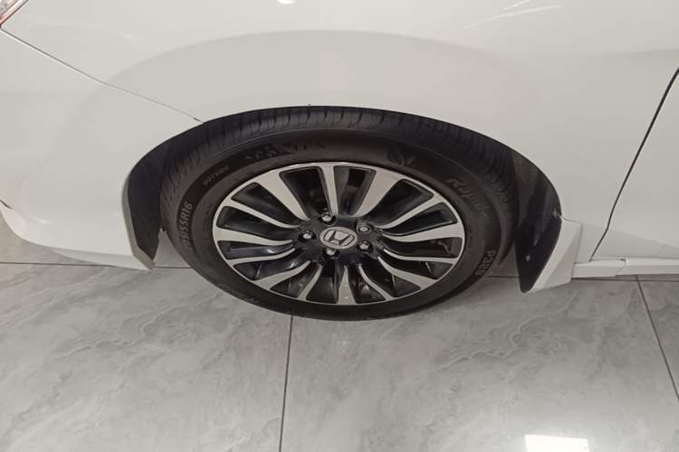 Used Honda Crider 2015 1.8L automatic comfort version Left Front Wheel Hub
