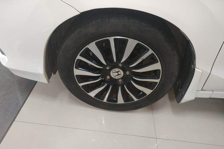 Used Honda Crider 2015 1.8L automatic luxury edition Left Front Wheel Hub
