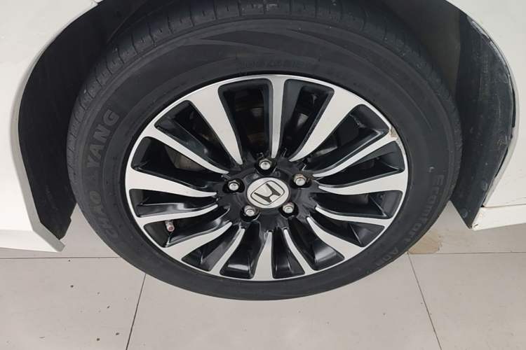 Used Honda Crider 2015 1.8L automatic luxury edition Left Front Wheel Hub