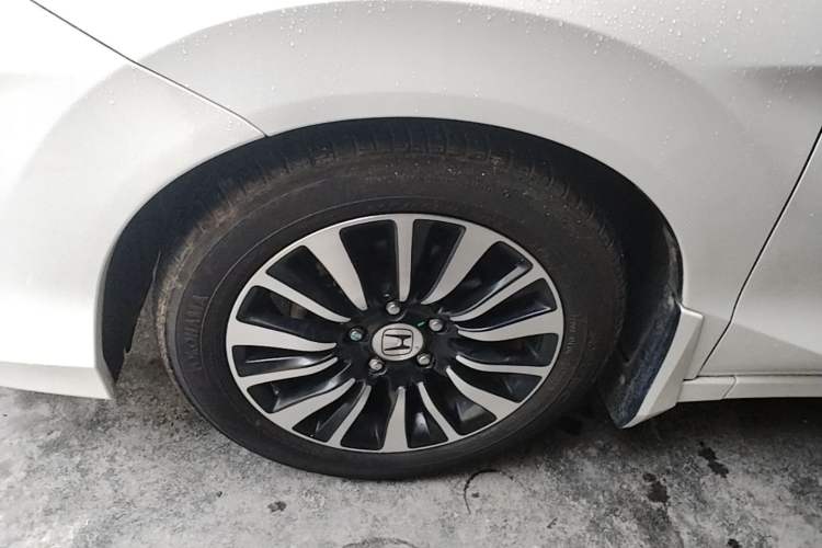 Used Honda Crider 2015 1.8L automatic luxury edition Left Front Wheel Hub