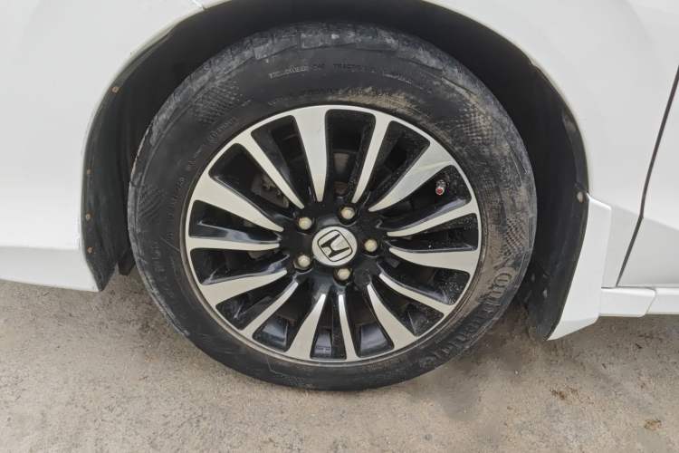 Used Honda Crider 2015 1.8L automatic comfort version Left Front Wheel Hub