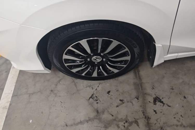 Used Honda Crider 2015 1.8L automatic comfort version Left Front Wheel Hub