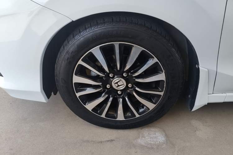 Used Honda Crider 2015 1.8L automatic luxury edition Left Front Wheel Hub