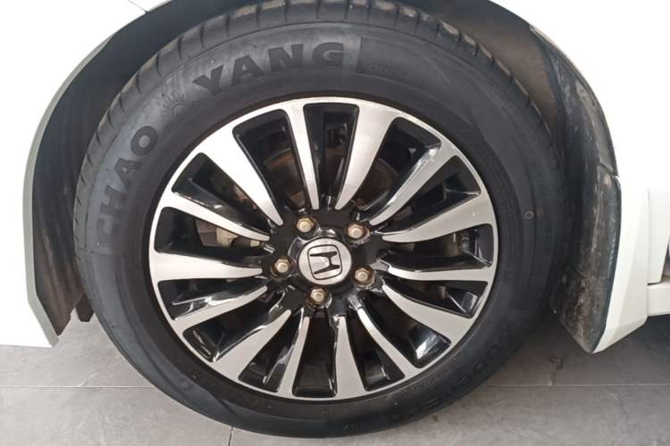 Used Honda Crider 2015 1.8L Automatic Ultra-Configured Limited Edition Left Front Wheel Hub