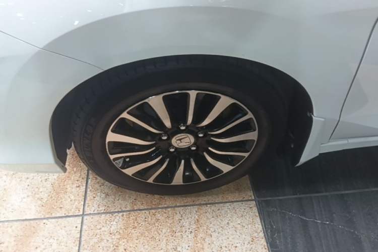 Used Honda Crider 2015 1.8L automatic luxury edition Left Front Wheel Hub