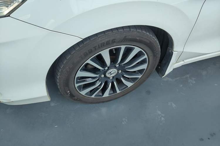 Used Honda Crider 2015 1.8L automatic luxury edition Left Front Wheel Hub