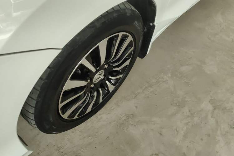 Used Honda Crider 2015 1.8L automatic comfort version Left Front Wheel Hub