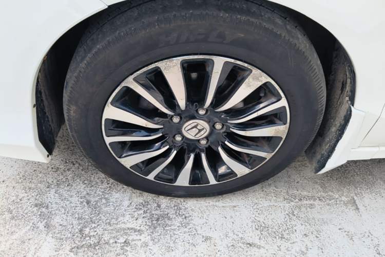 Used Honda Crider 2015 1.8L automatic luxury edition Left Front Wheel Hub