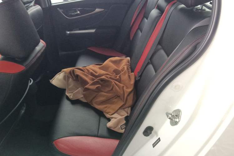 Used Honda Crider 2015 1.8L automatic luxury edition Left Rear Seat