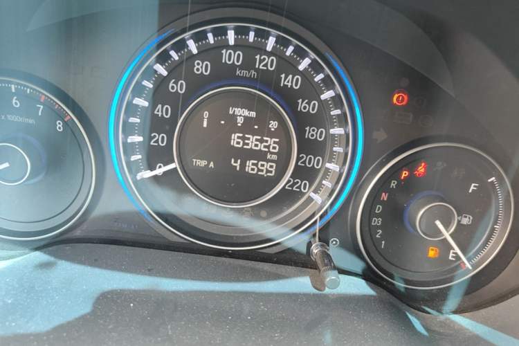 Used Honda Crider 2015 1.8L automatic luxury edition Odometer Close Up