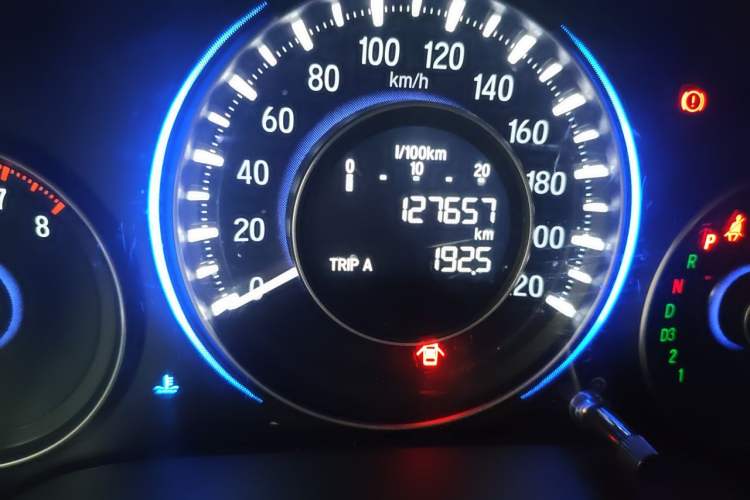 Used Honda Crider 2015 1.8L automatic luxury edition Odometer Close Up
