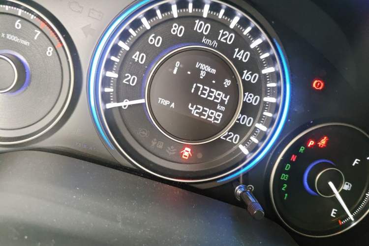 Used Honda Crider 2015 1.8L automatic luxury edition Odometer Close Up