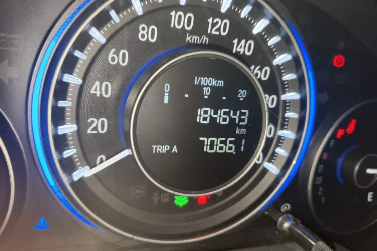 Used Honda Crider 2015 1.8L automatic luxury edition Odometer Close Up