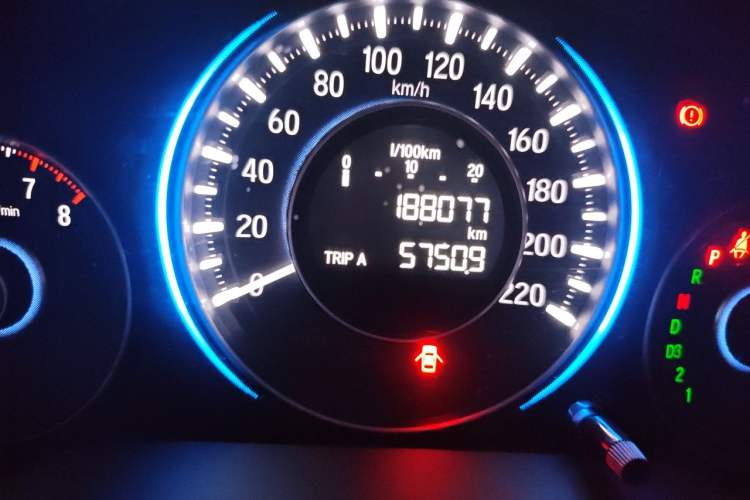 Used Honda Crider 2015 1.8L automatic luxury edition Odometer Close Up