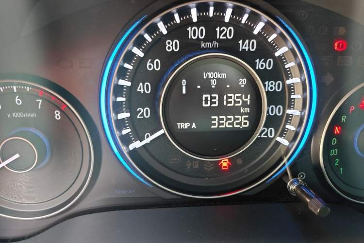 Used Honda Crider 2015 1.8L automatic luxury edition Odometer Close Up