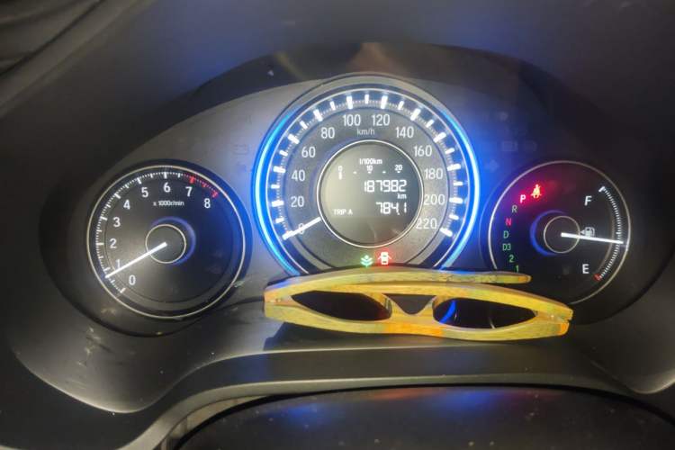 Used Honda Crider 2015 1.8L automatic luxury edition Odometer Close Up