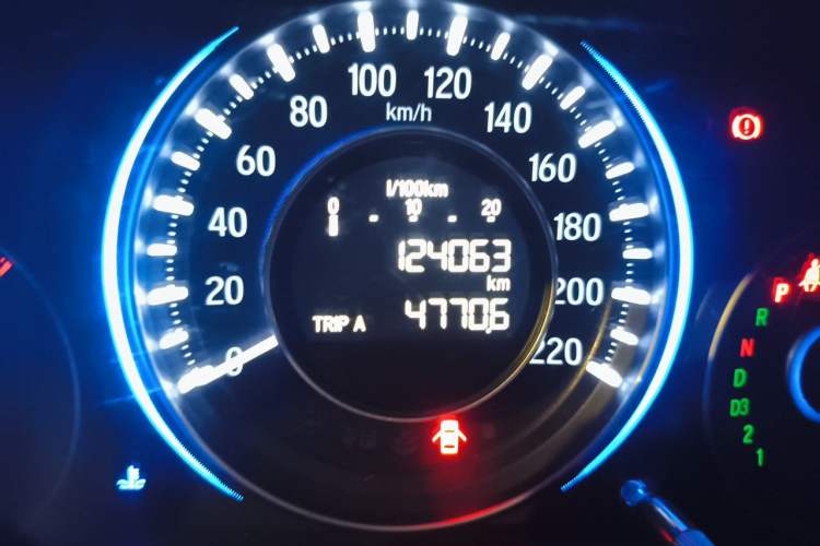 Used Honda Crider 2015 1.8L automatic luxury edition Odometer Close Up