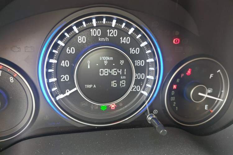 Used Honda Crider 2015 1.8L automatic luxury edition Odometer Close Up