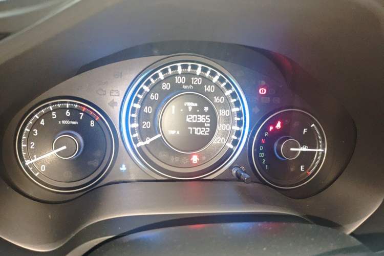 Used Honda Crider 2015 1.8L automatic luxury edition Odometer Close Up