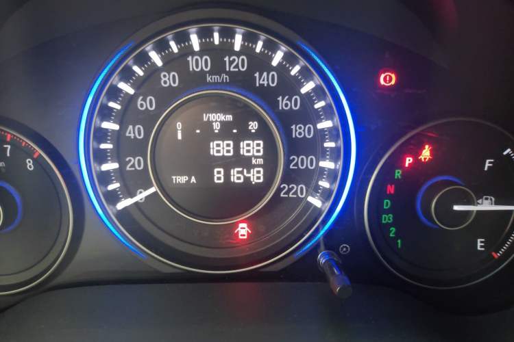 Used Honda Crider 2015 1.8L automatic luxury edition Odometer Close Up