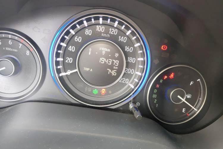 Used Honda Crider 2015 1.8L automatic luxury edition Odometer Close Up