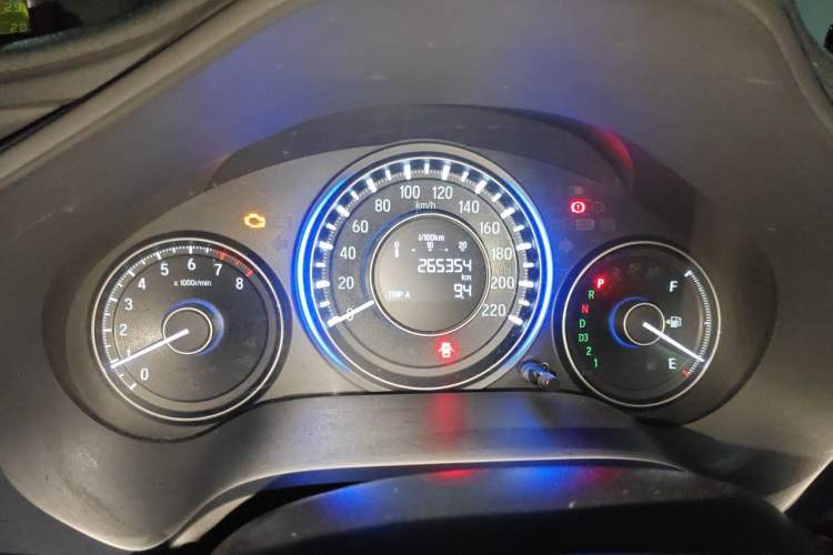 Used Honda Crider 2015 1.8L automatic luxury edition Odometer Close Up