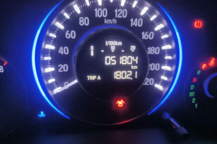 Used Honda Crider 2015 1.8L automatic luxury edition Odometer Close Up