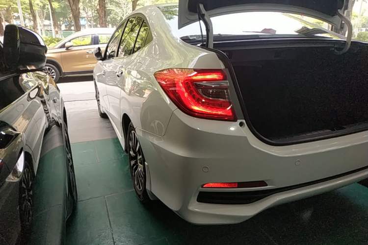 Used Honda Crider 2015 1.8L automatic comfort version Rear Left 45 Deg