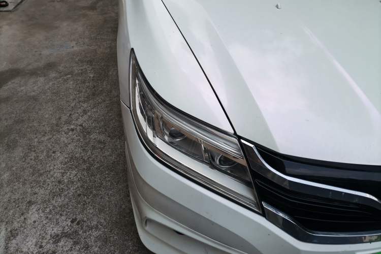 Used Honda Crider 2015 1.8L Automatic Ultra-Configured Limited Edition Right Front Headlight