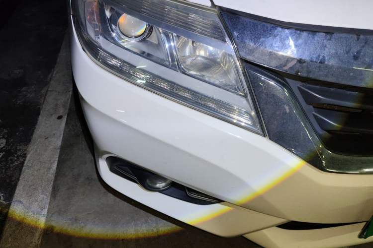 Used Honda Crider 2015 1.8L Automatic Ultra-Configured Limited Edition Right Front Headlight