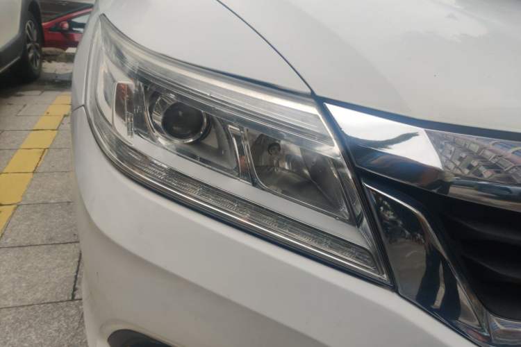 Used Honda Crider 2015 1.8L automatic luxury edition Right Front Headlight