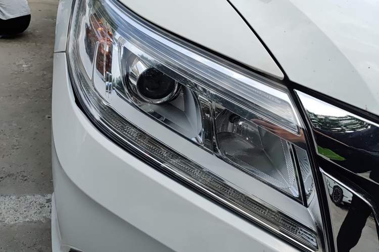 Used Honda Crider 2015 1.8L automatic luxury edition Right Front Headlight