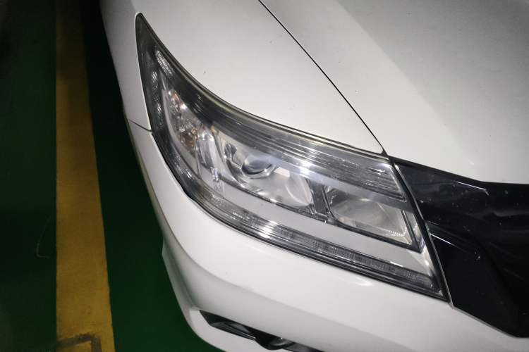 Used Honda Crider 2015 1.8L automatic luxury edition Right Front Headlight