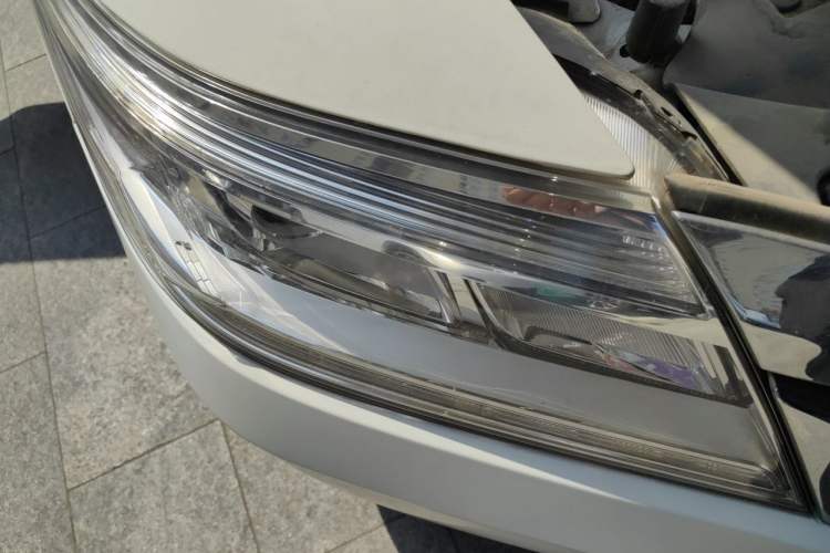 Used Honda Crider 2015 1.8L Automatic Ultra-Configured Limited Edition Right Front Headlight