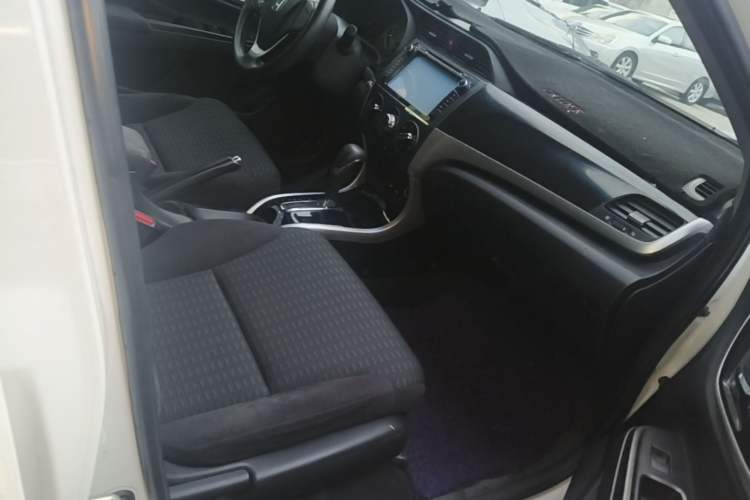 Used Honda Crider 2015 1.8L automatic luxury edition Right Front Seat