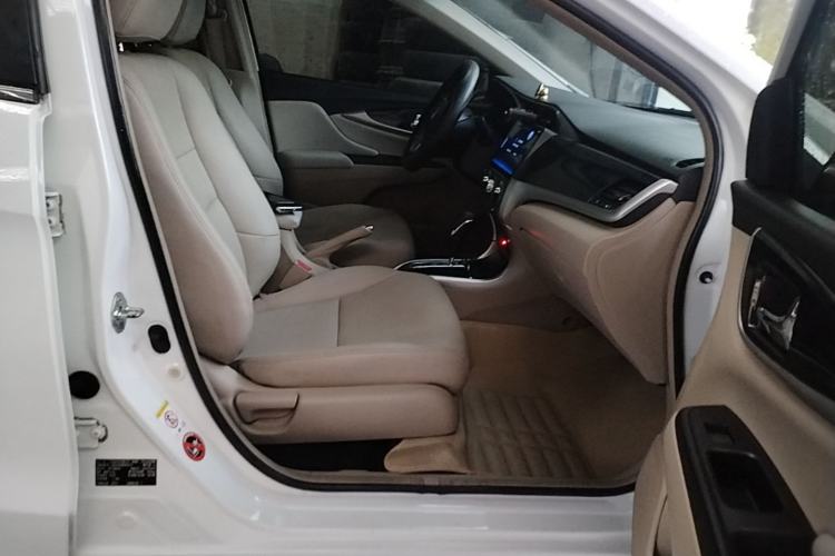 Used Honda Crider 2015 1.8L automatic luxury edition Right Front Seat