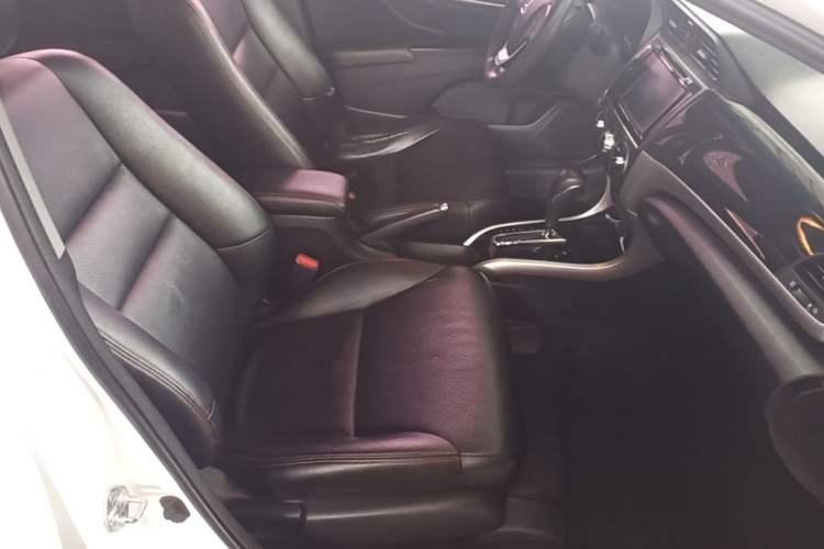 Used Honda Crider 2015 1.8L Automatic Ultra-Configured Limited Edition Right Front Seat
