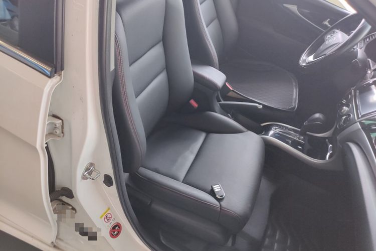 Used Honda Crider 2015 1.8L automatic luxury edition Right Front Seat