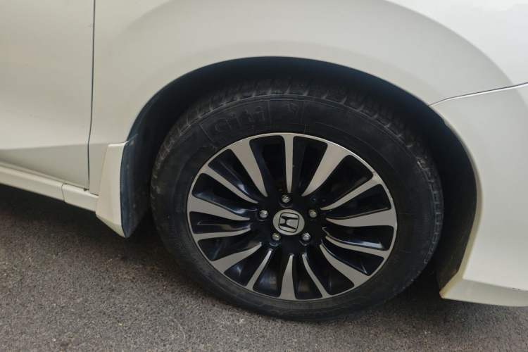 Used Honda Crider 2015 1.8L automatic luxury edition Right Front Wheel Hub