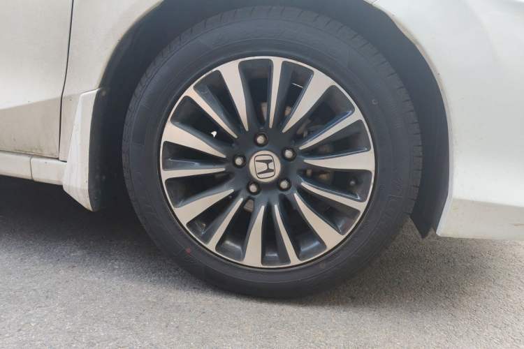 Used Honda Crider 2015 1.8L automatic luxury edition Right Front Wheel Hub