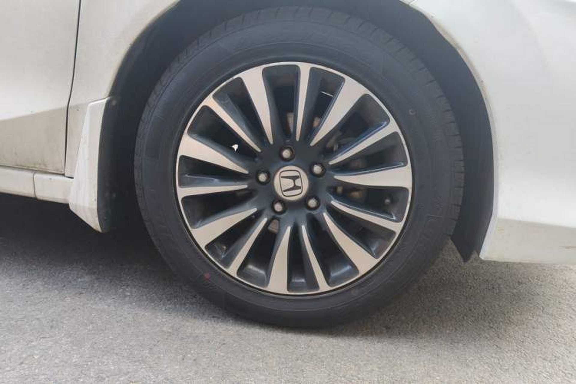 Used Honda Crider 2015 1.8L automatic luxury edition Right Front Wheel Hub