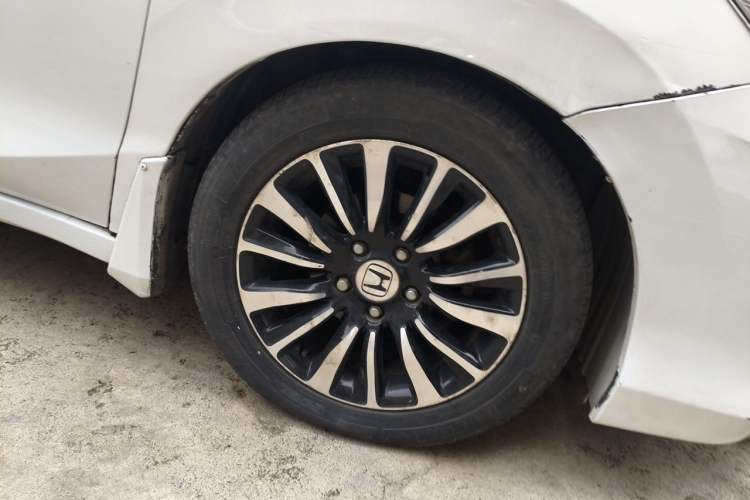 Used Honda Crider 2015 1.8L automatic comfort version Right Front Wheel Hub