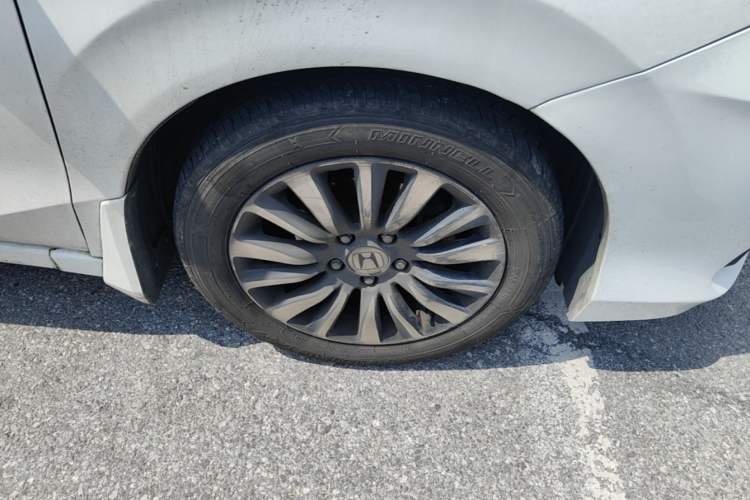 Used Honda Crider 2015 1.8L automatic luxury edition Right Front Wheel Hub