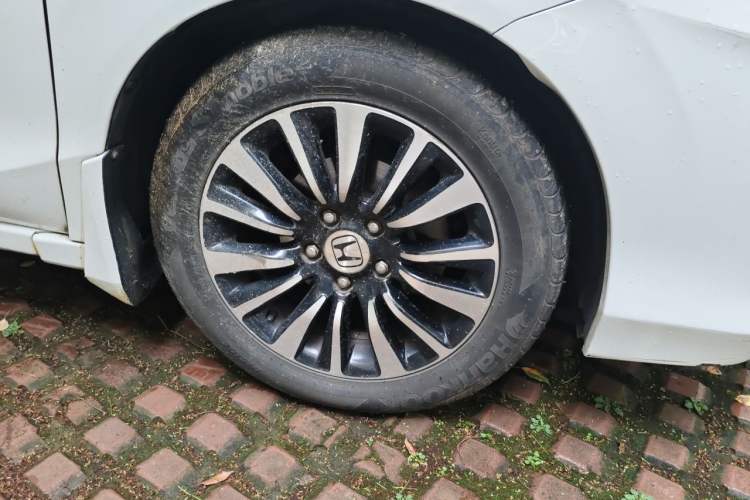 Used Honda Crider 2015 1.8L automatic luxury edition Right Front Wheel Hub
