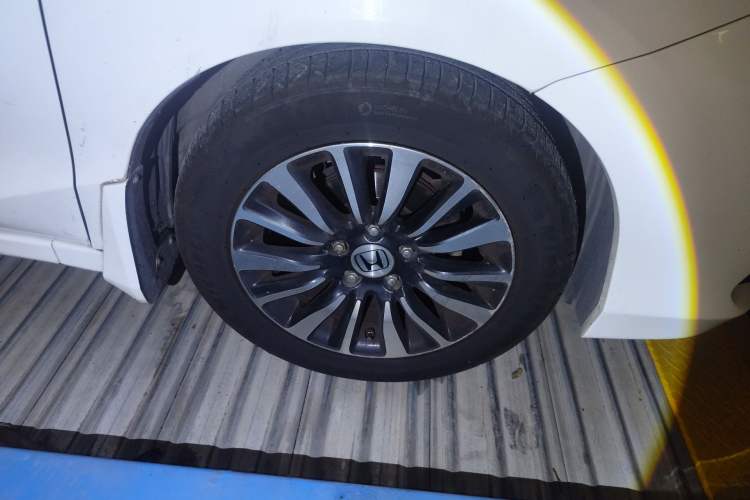 Used Honda Crider 2015 1.8L automatic luxury edition Right Front Wheel Hub