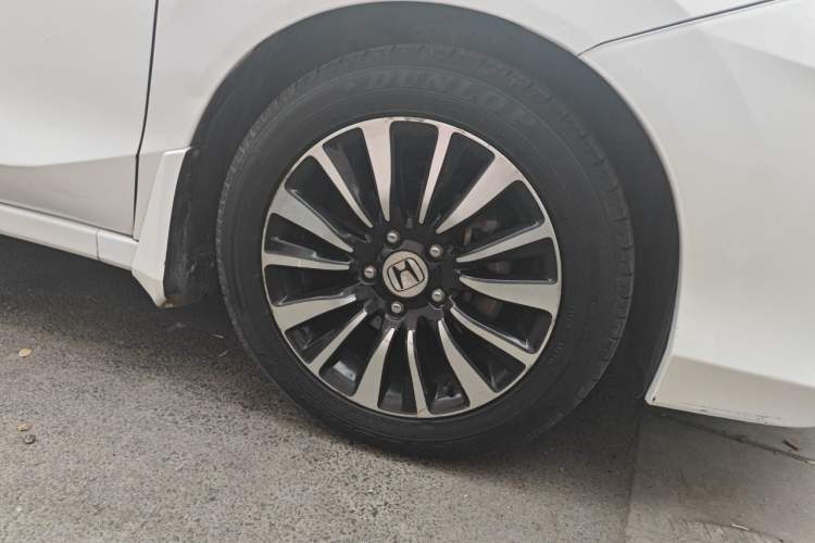 Used Honda Crider 2015 1.8L automatic luxury edition Right Front Wheel Hub